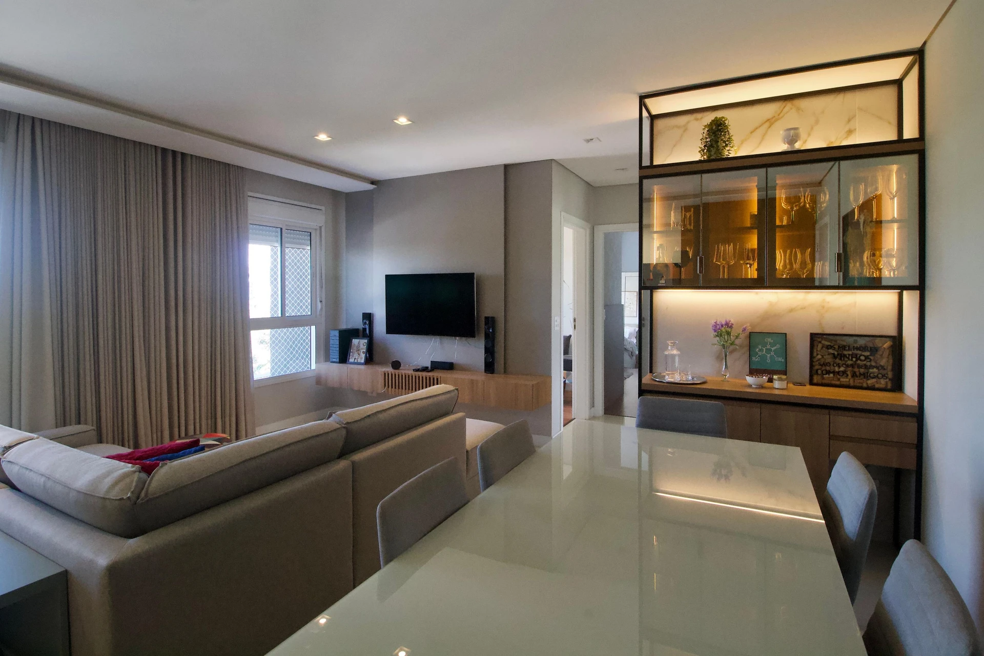 Glass-enclosed balcony in a 2-bedroom apartment, 80 m²