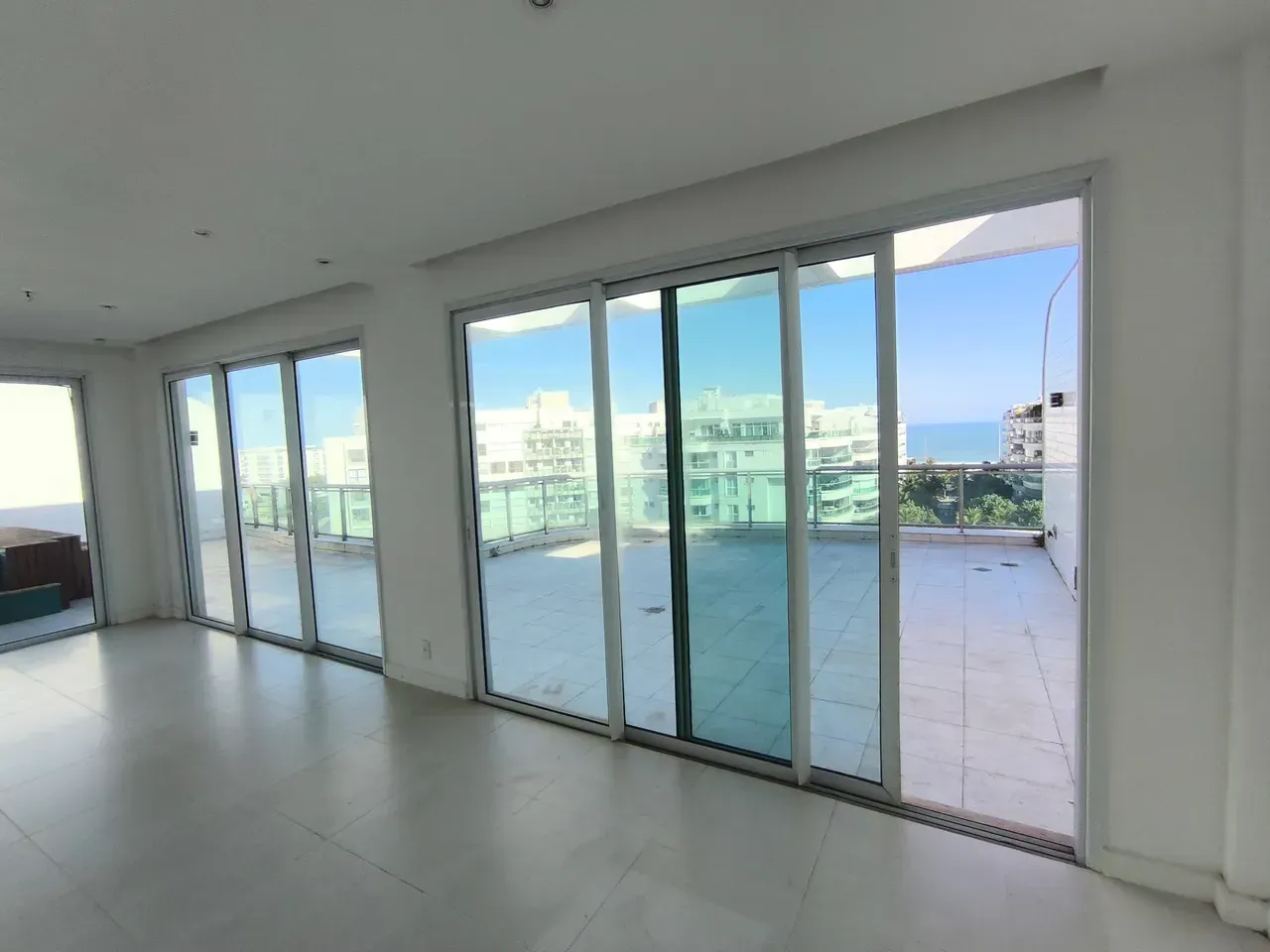 One-bedroom apartment with a water view