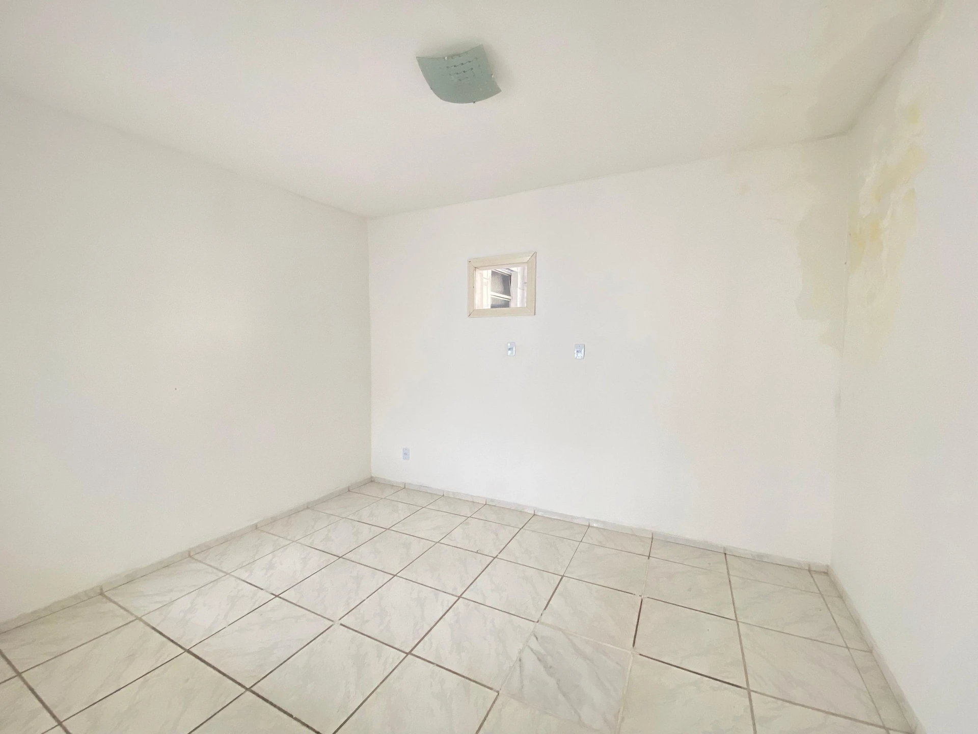 Rental house with 2 bedrooms and no parking — photo 3
