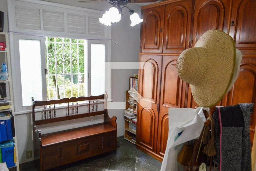 House with 5 bedrooms, balcony and 650 m² — photo 28
