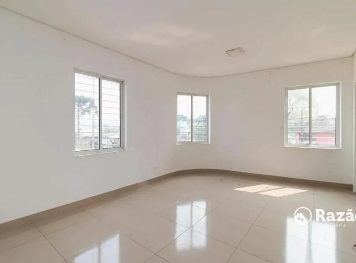 2-bedroom apartment with 2 covered parking spaces