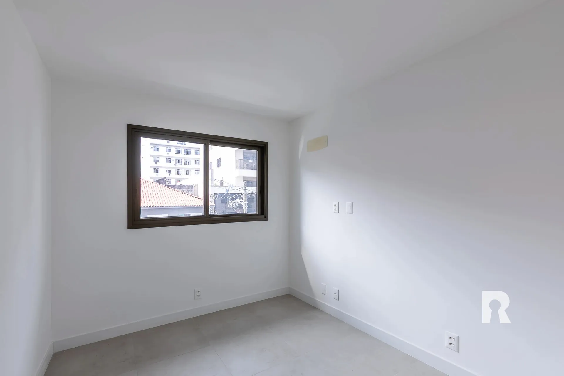2-bedroom apartment with a mountain view — photo 7