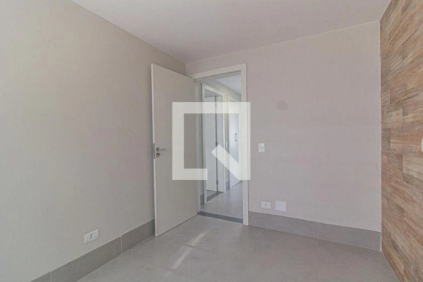 Unfurnished apartment with a private garden and 3 bedrooms — photo 17