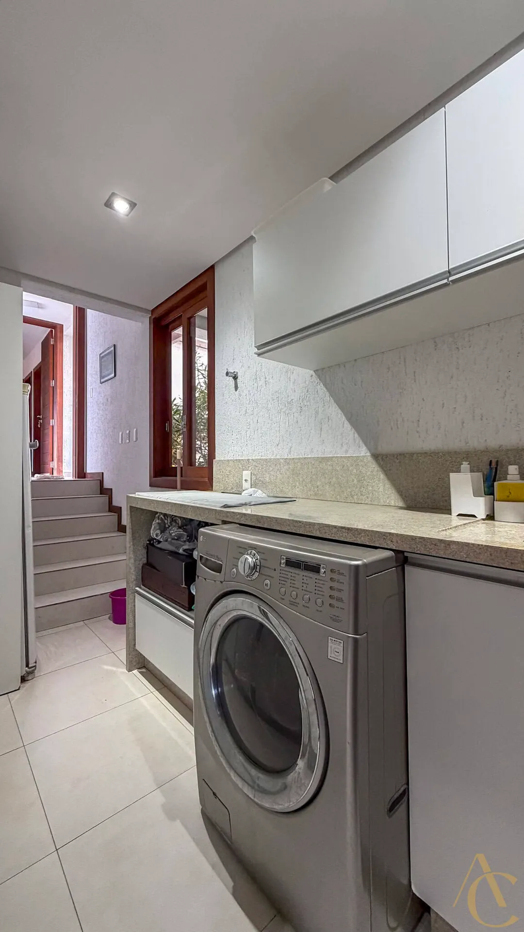 Furnished house, 689 m², with a grill on the balcony — photo 16