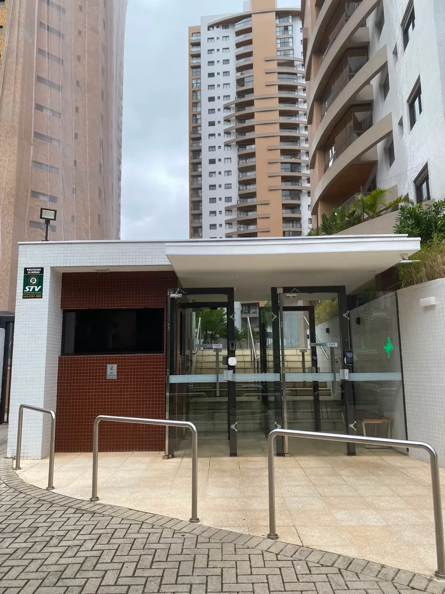 Apartamento para aluguel com 165 m², 3 quartos e 4 banheiros — photo 2