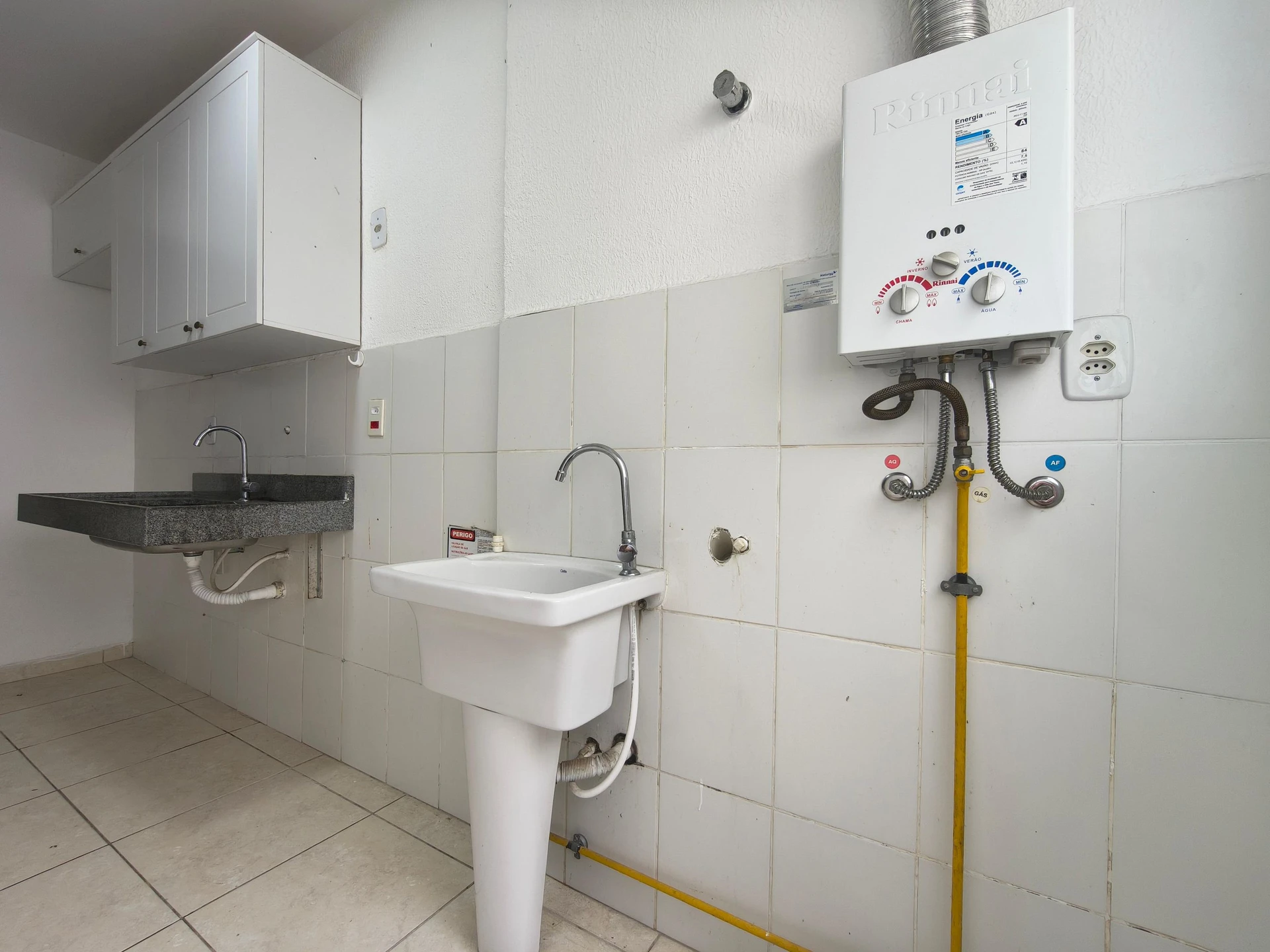2-bedroom apartment in a building with a pool — photo 33