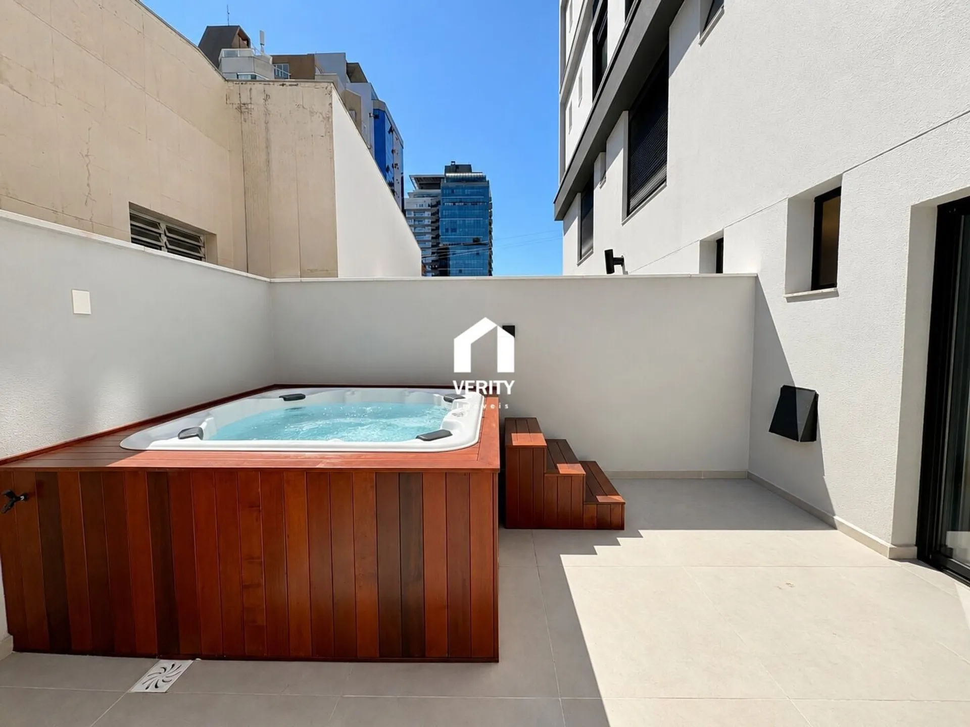 Apartment, 45 m², with floor-to-ceiling windows
