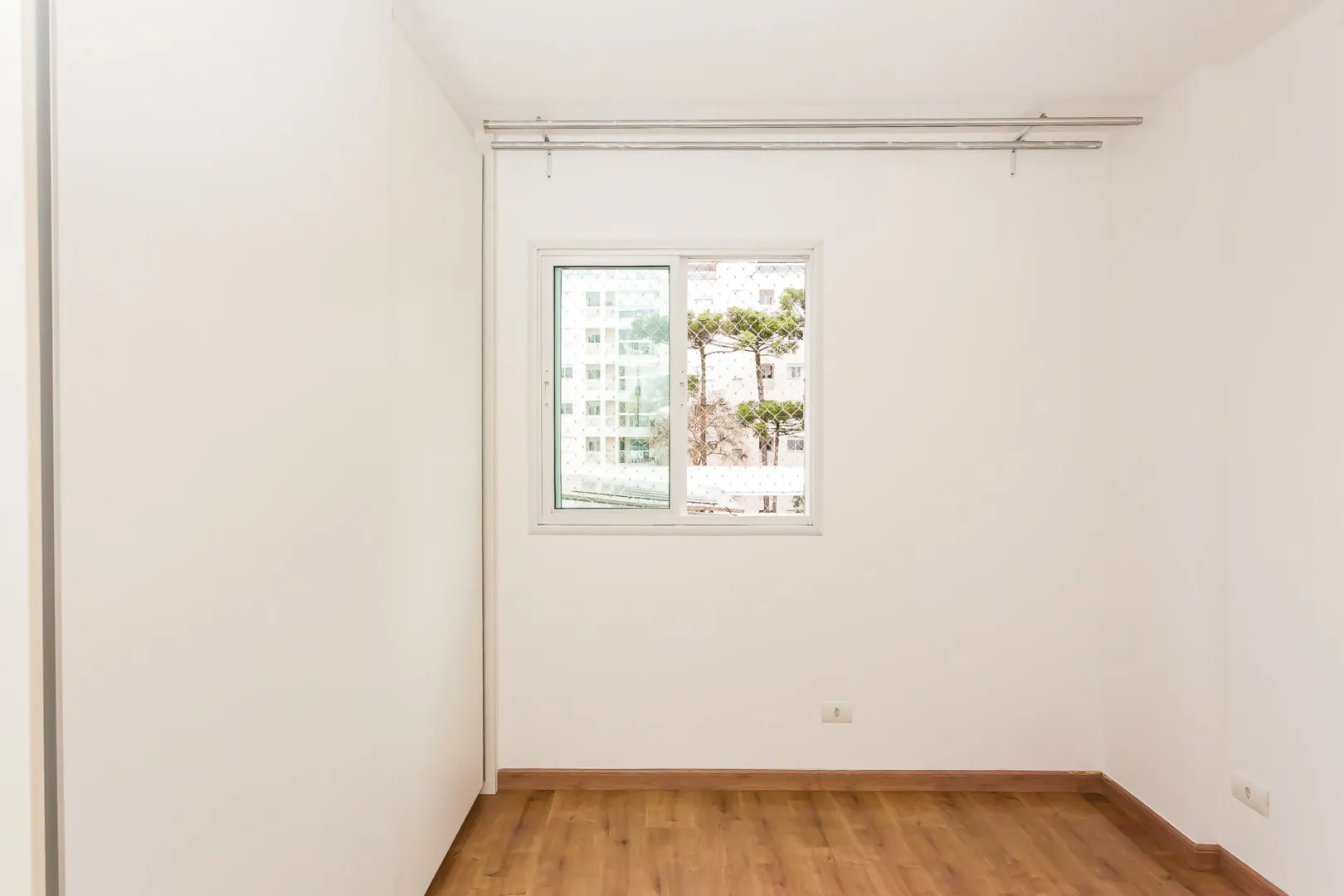 Apartment, 60 m², with wood or laminate floors — photo 41