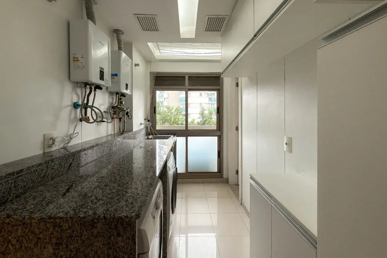 Furnished apartment with 4 bedrooms and 5 bathrooms — photo 7