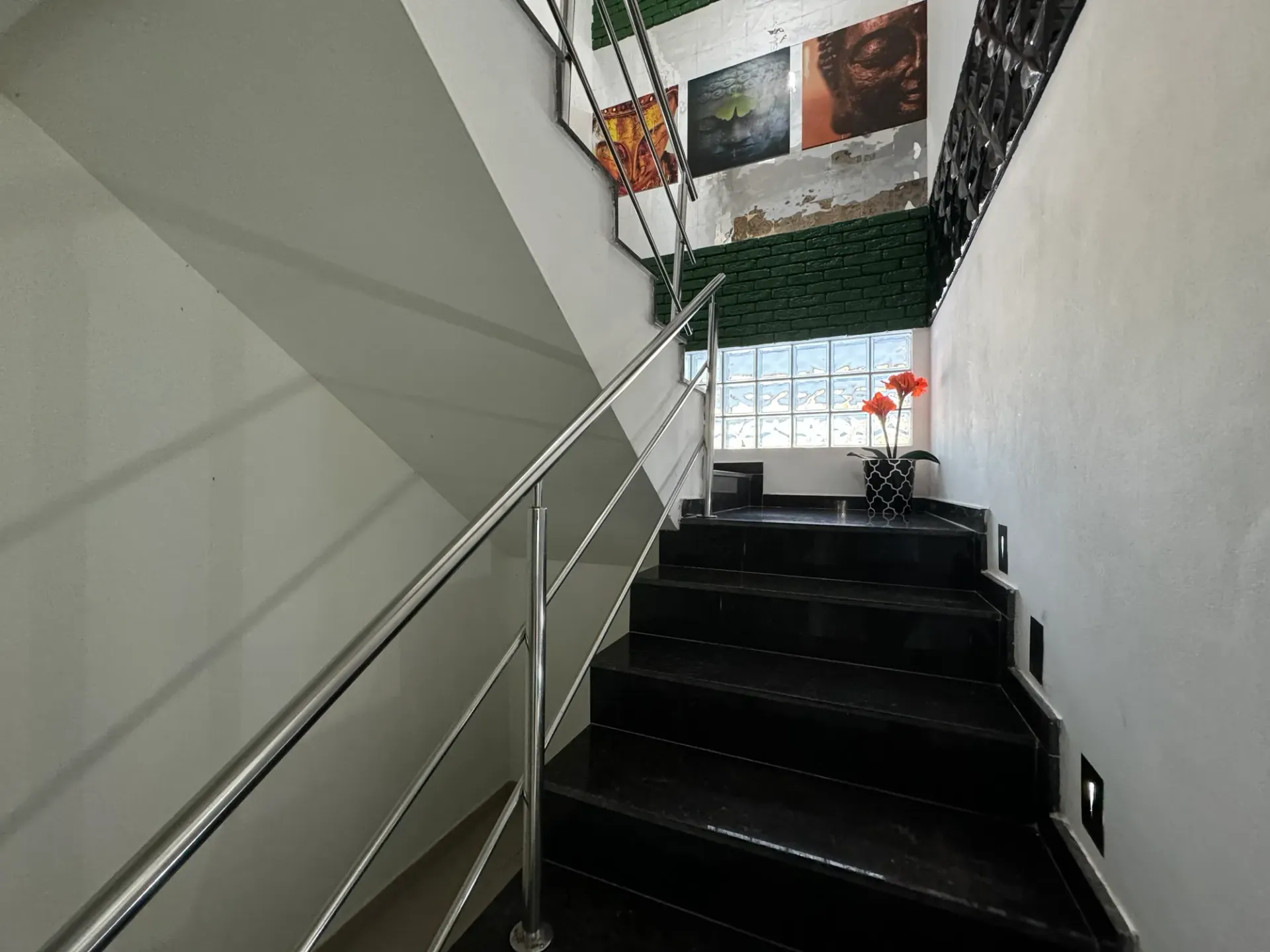 Furnished house with 5 en-suite bedrooms and private garden — photo 32