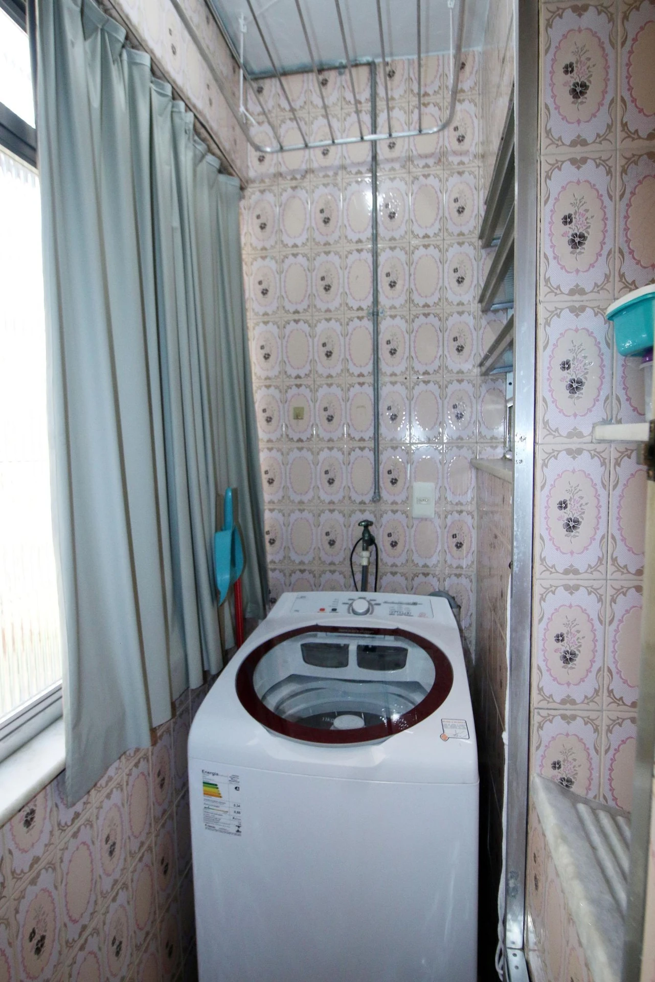 Furnished 2-bedroom apartment with 1 bathroom and glass shower — photo 19