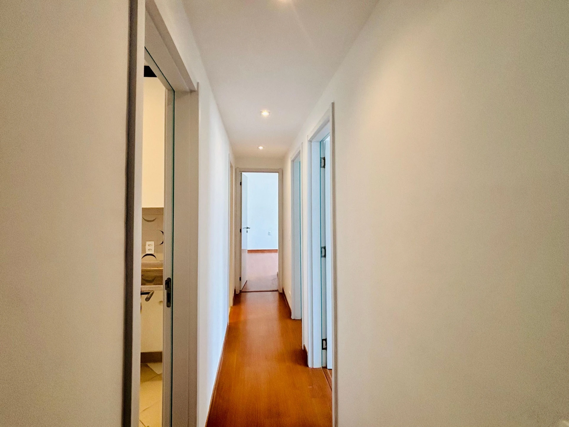 3-bedroom apartment with a mountain view — photo 27
