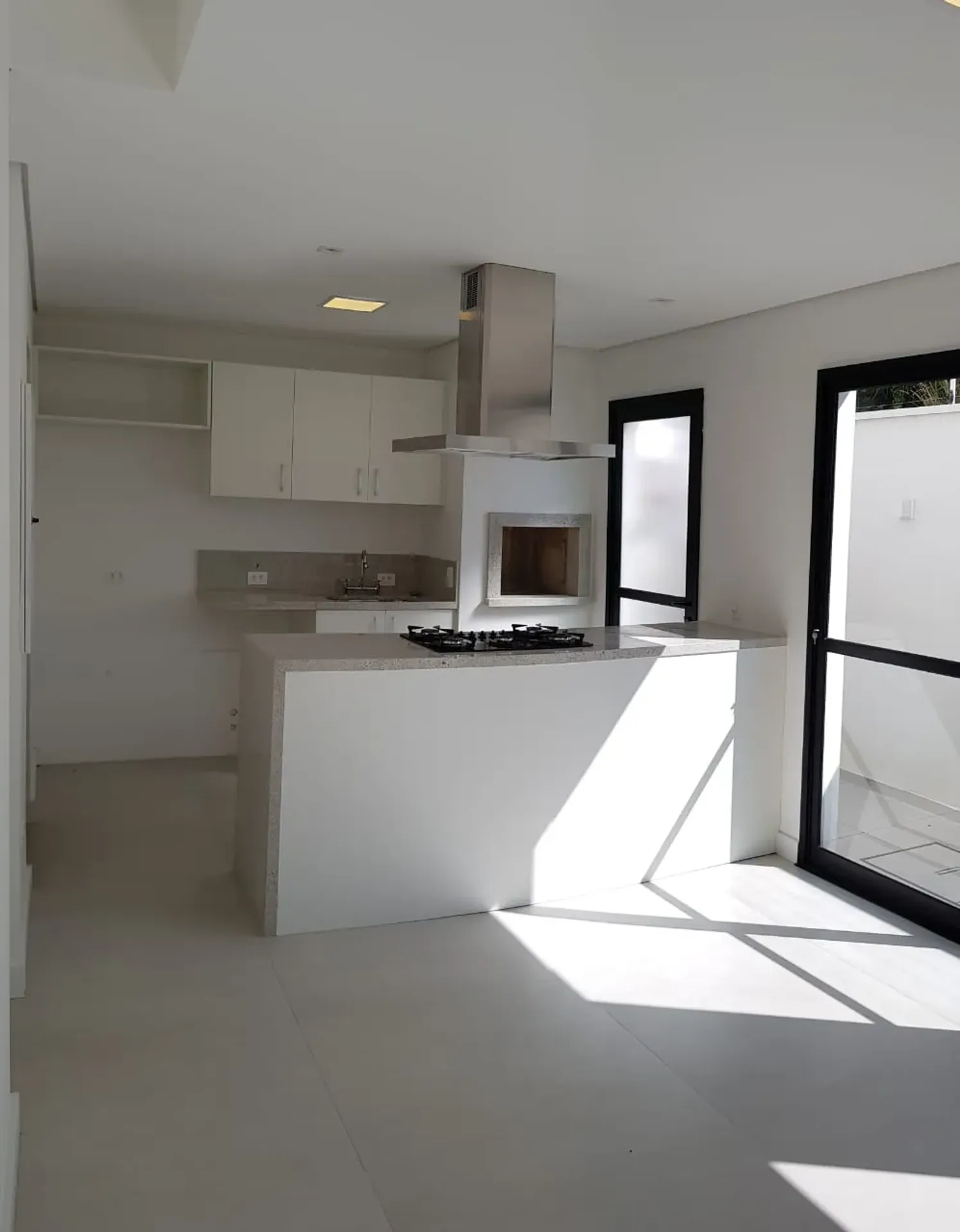 Unfurnished 260 m² house with 3 bedrooms and 2 parking — photo 9