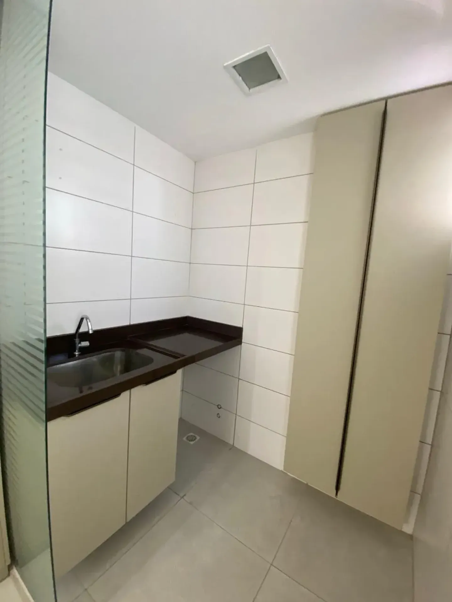 Glass-enclosed balcony in a 2-bedroom apartment, 72 m² — photo 6