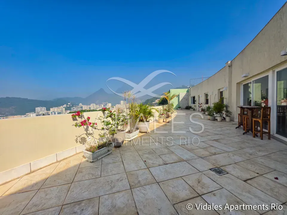 Furnished 715 m² apartment with 4 en-suite bedrooms — photo 52