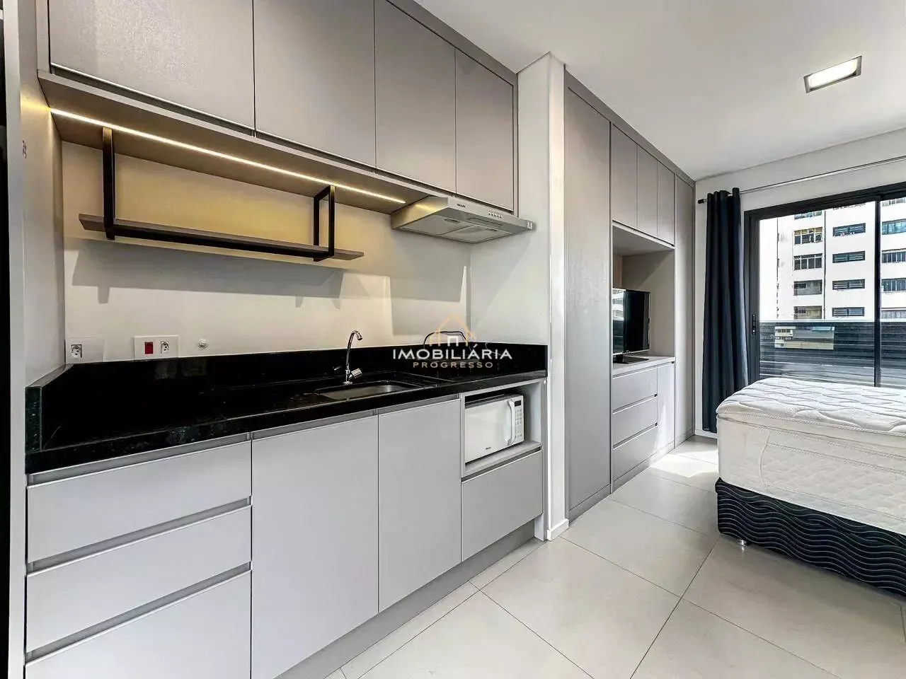 One-bedroom apartment in a building with a coworking space — photo 14