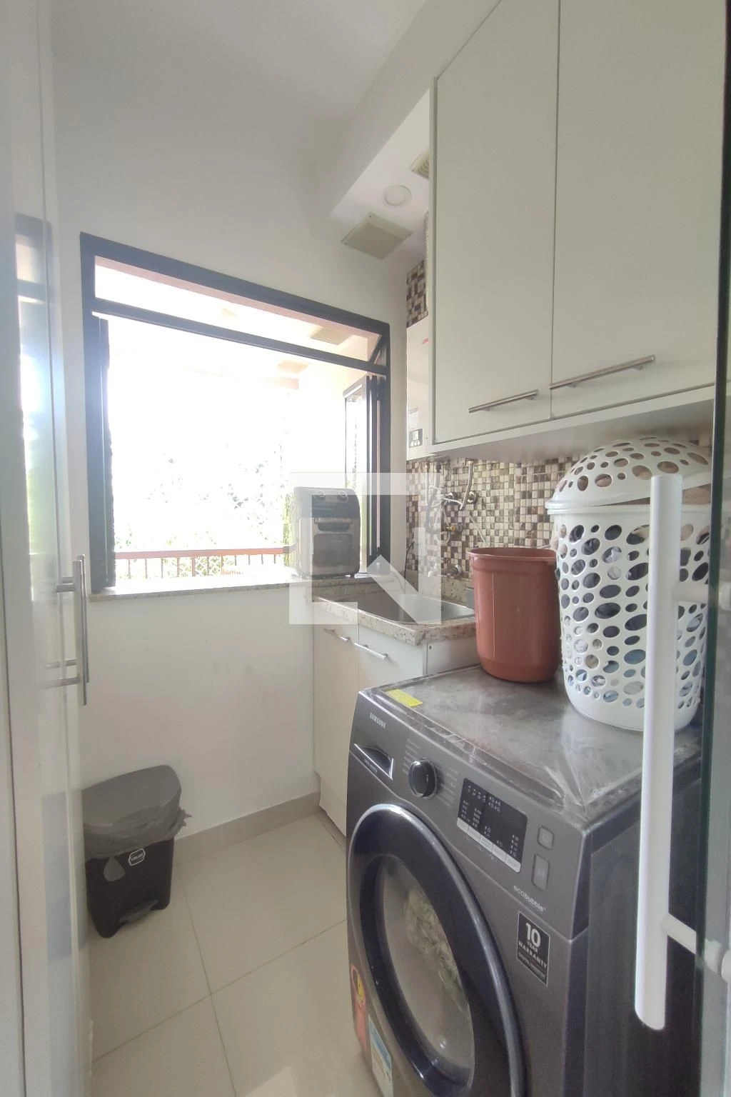 Apartamento de 89 m² com janelas do piso ao teto e closet — photo 37