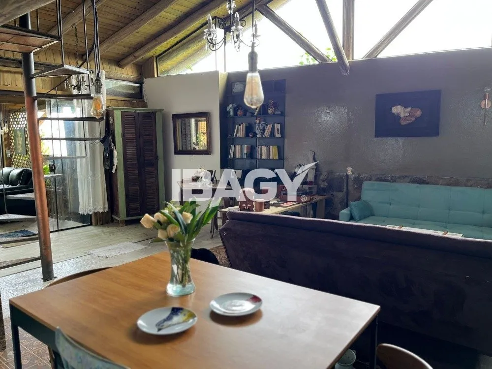 Furnished 300 m² house with balcony grill