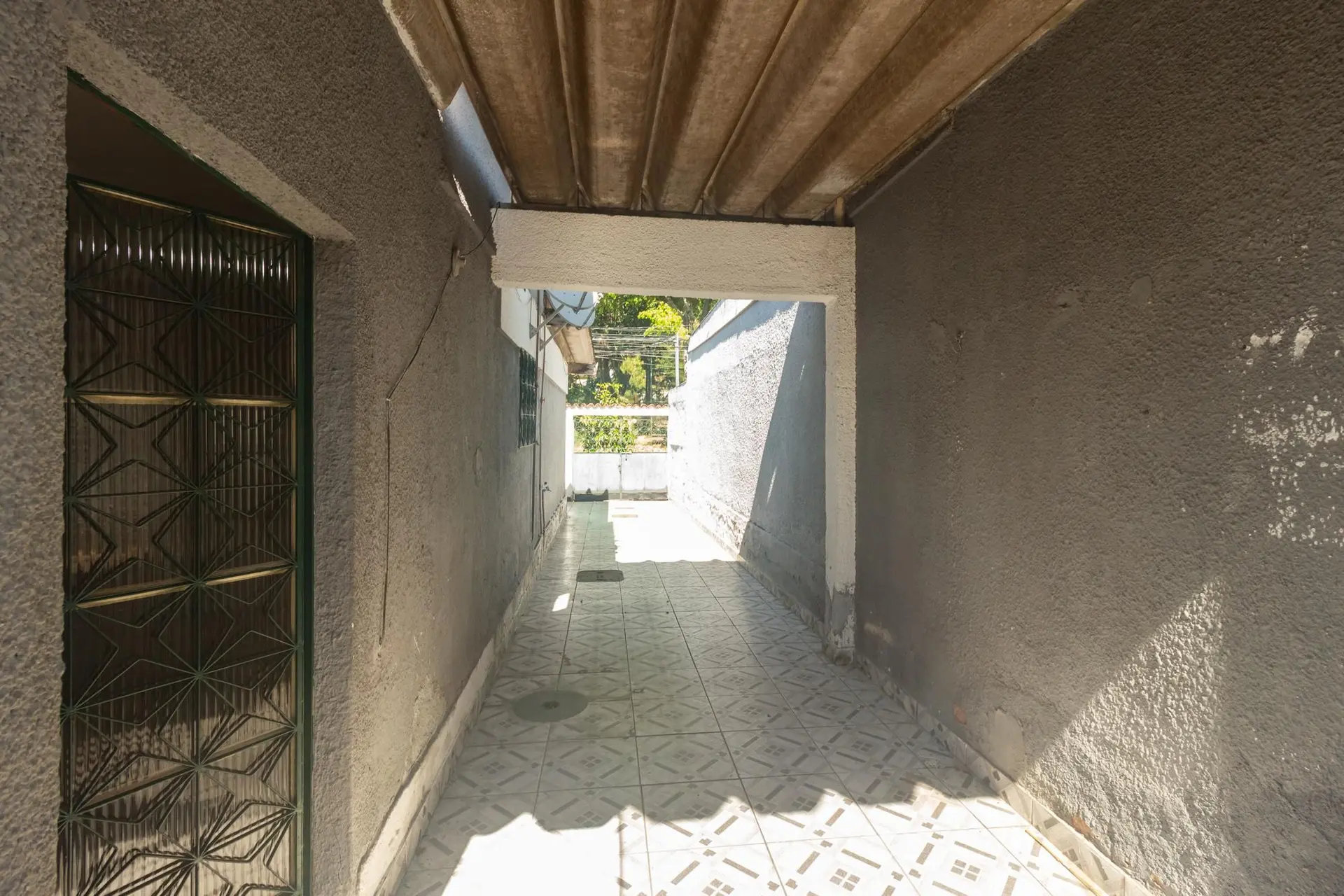 2-bedroom house with a garden — photo 11