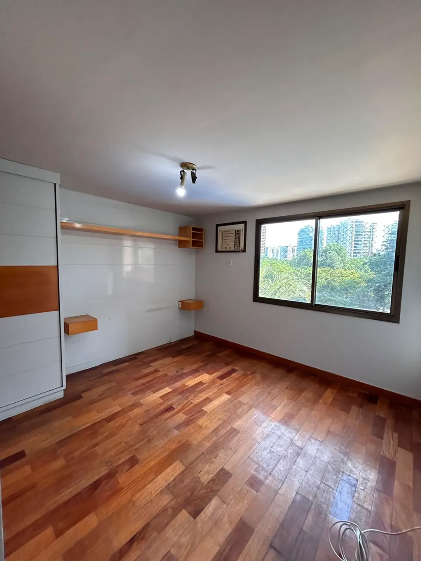 4-bedroom apartment with BBQ area in the building — photo 21