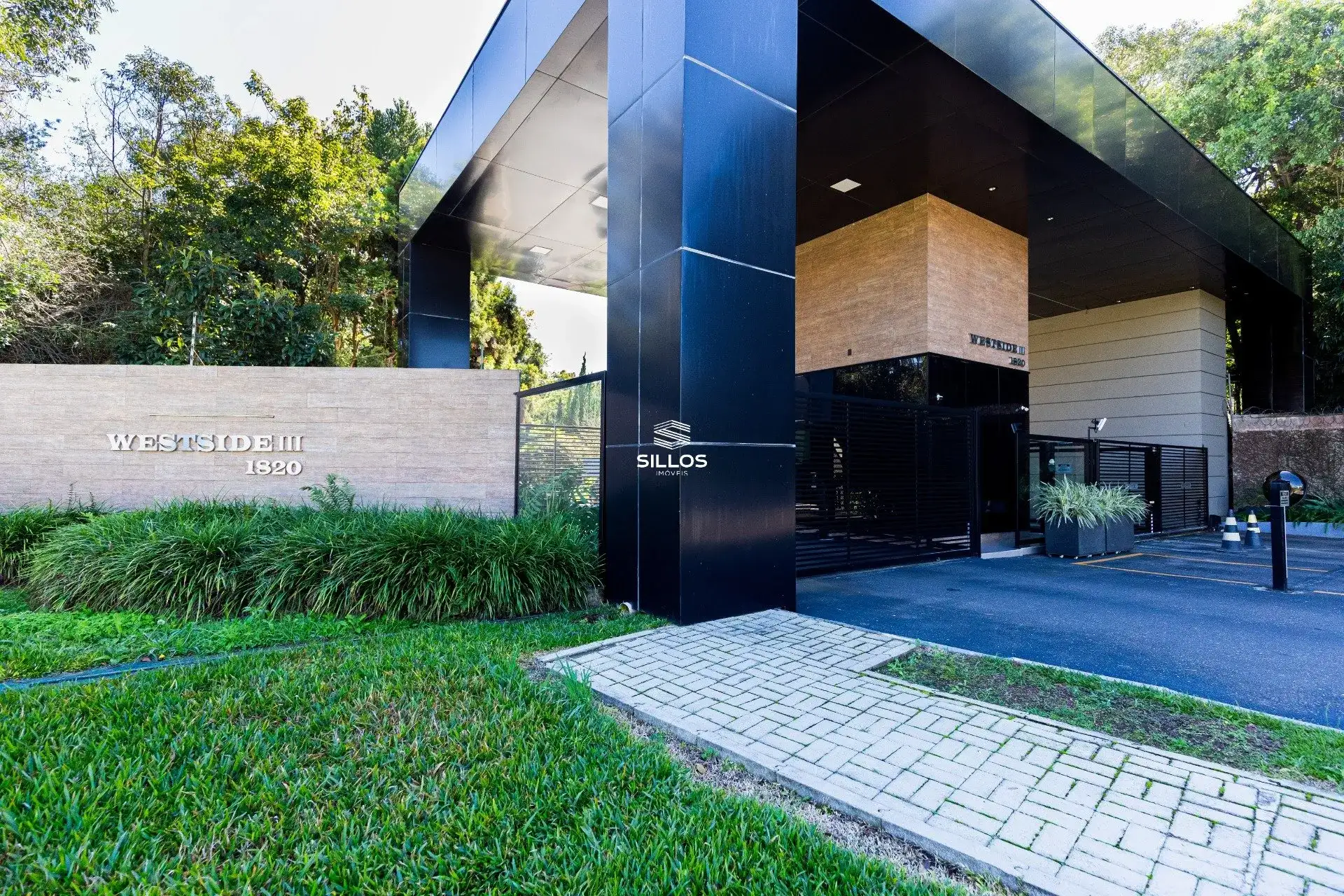 House with 4 bedrooms, 8 parking spaces in a condo — photo 62