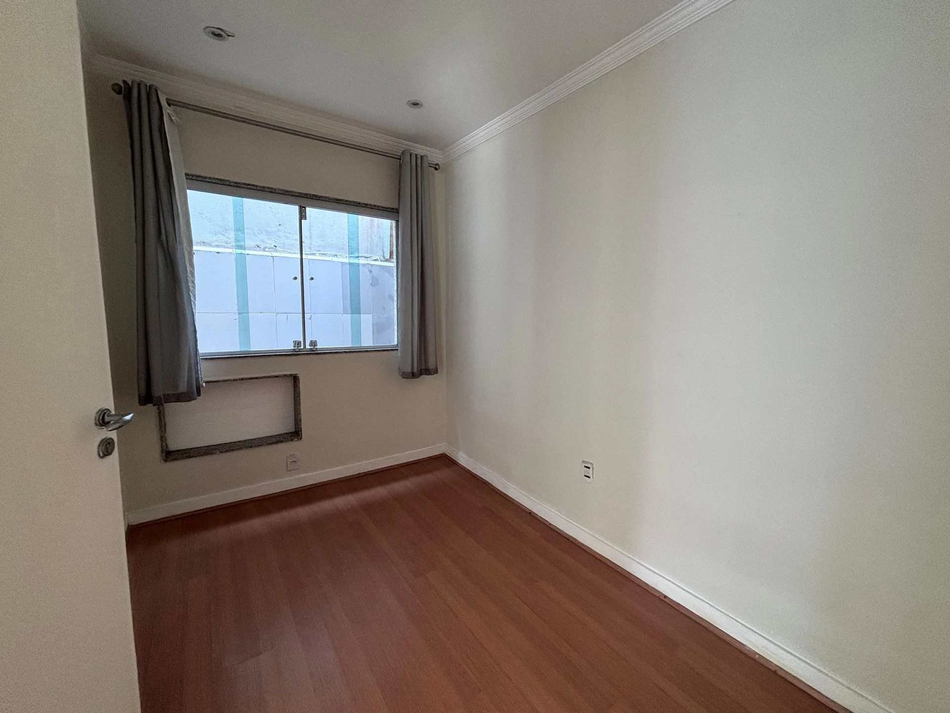 Condo house with 6 bedrooms and a balcony grill — photo 57