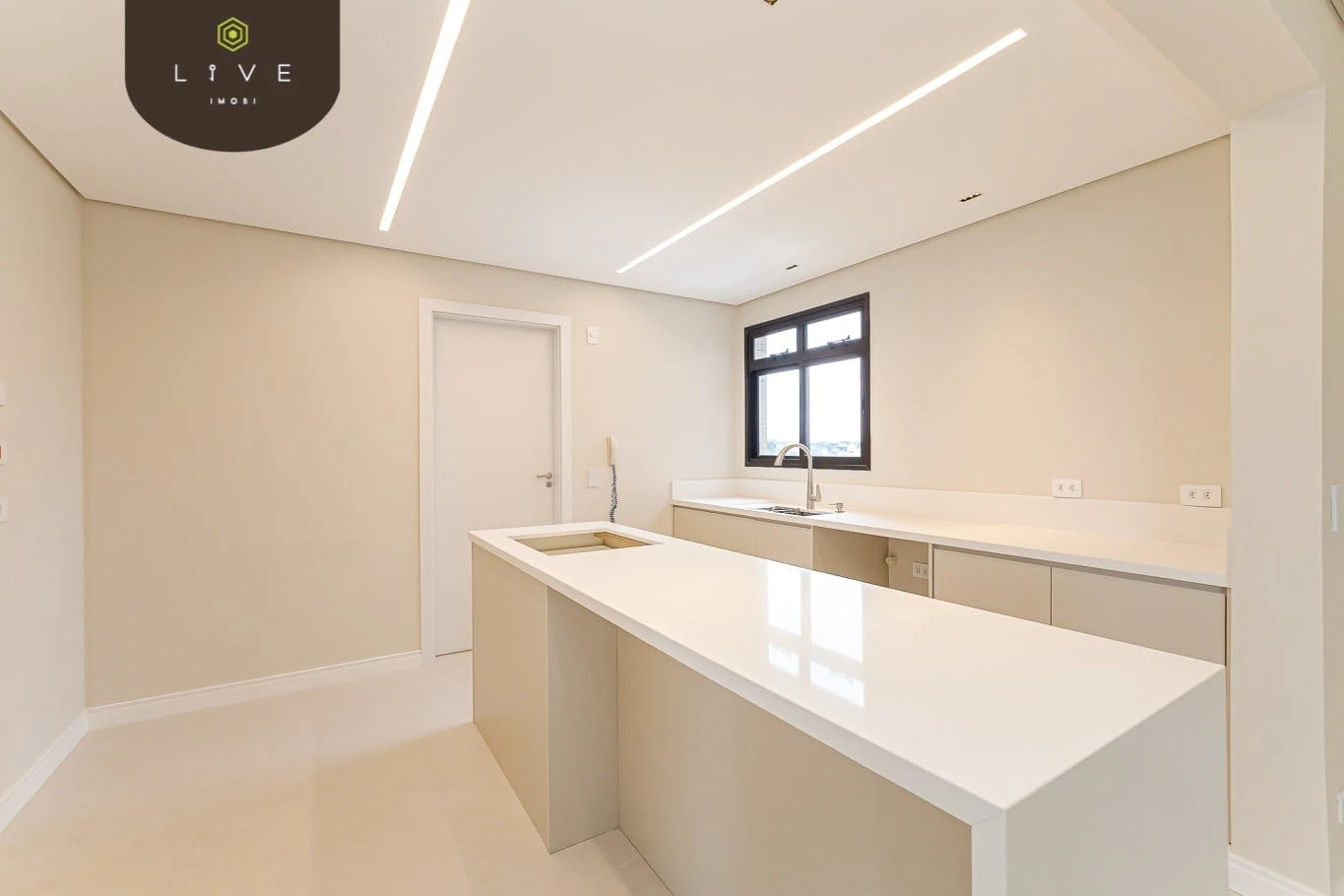3-bedroom apartment with glazed balcony and private BBQ — photo 17