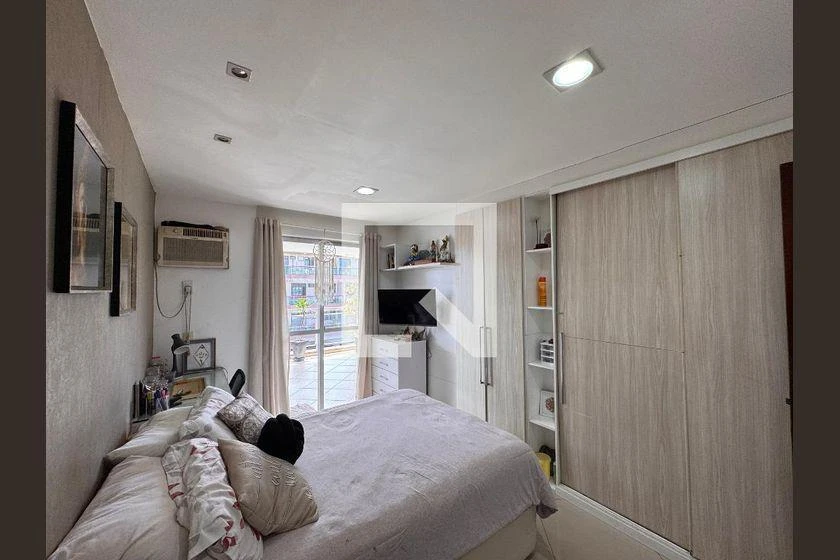 Glass-enclosed balcony in a 2-bedroom apartment, 115 m² — photo 18