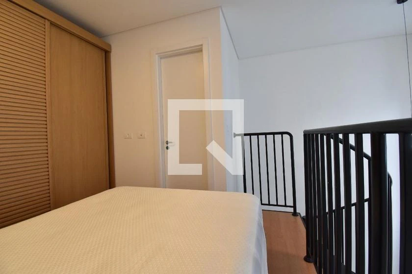 Furnished apartment, 36 m², with wood or laminate floors — photo 9