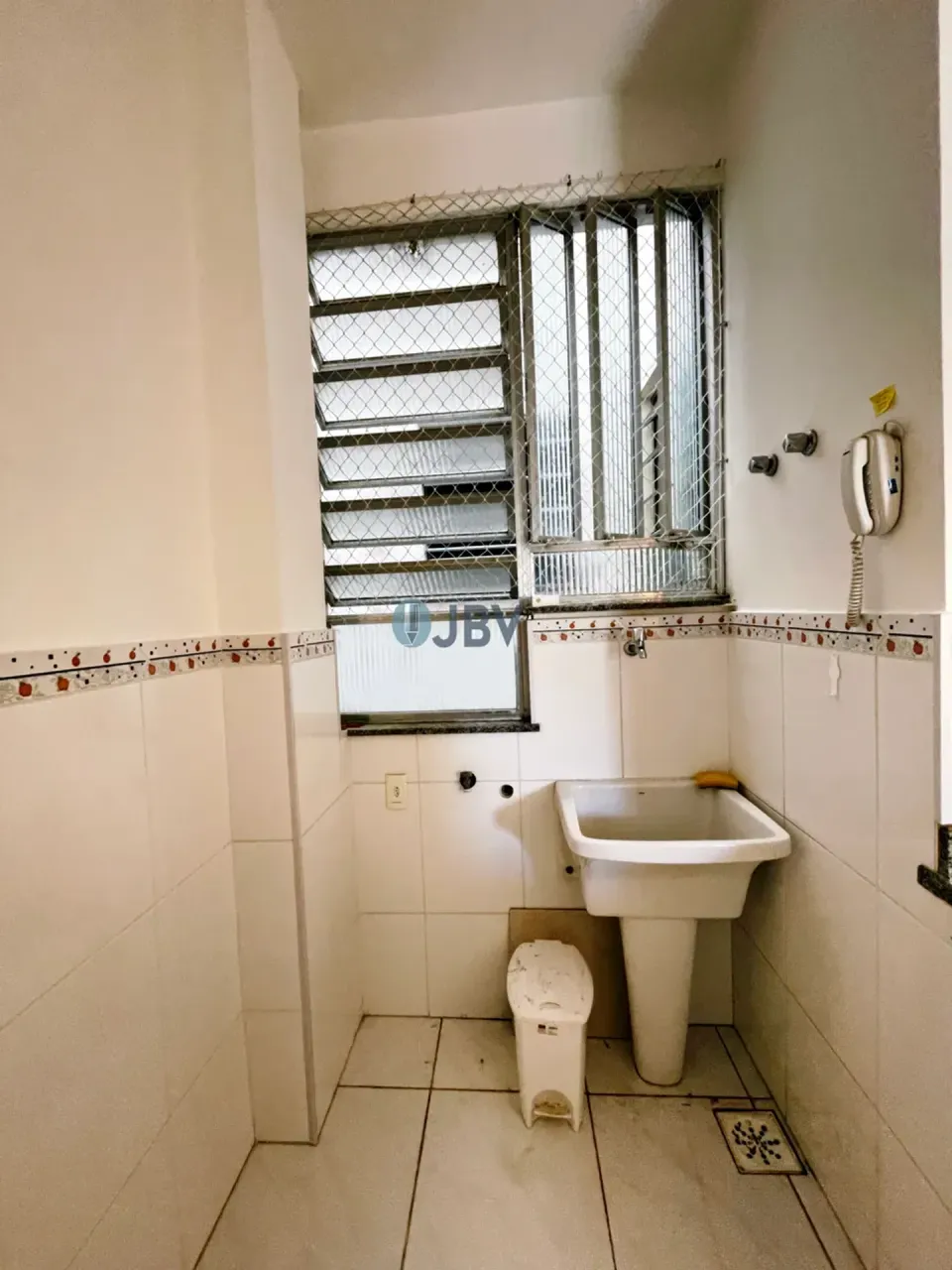 Деревянный пол или ламинат и 1 спальня: квартира 35 м² — photo 13