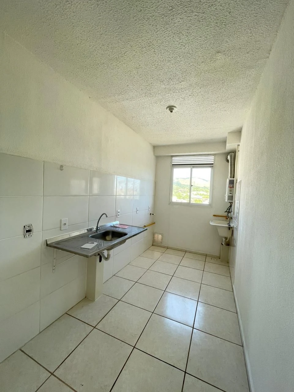 Unfurnished 2-bedroom apartment with 1 parking space — photo 2