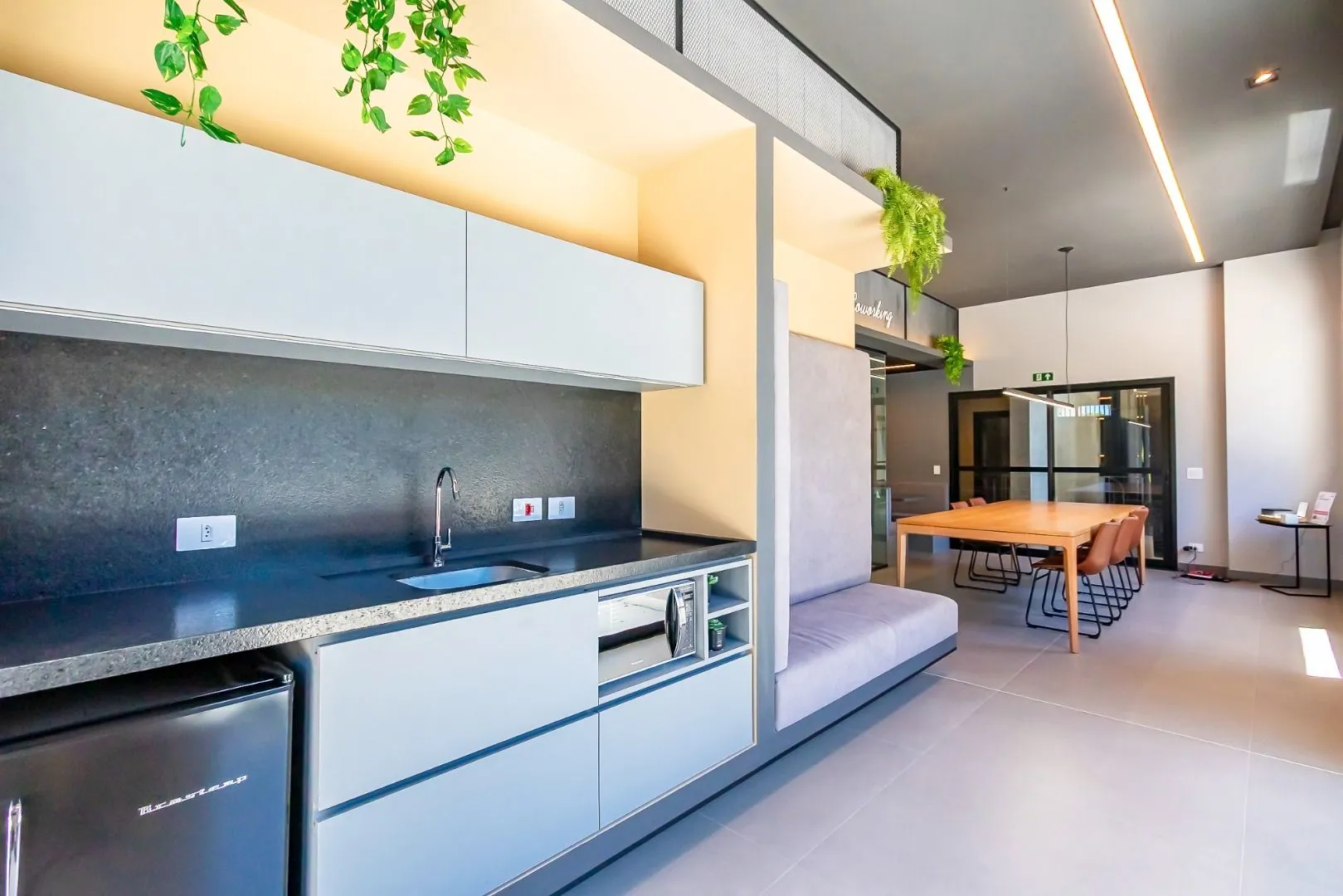 Furnished apartment, 78 m², with a glass-enclosed balcony — photo 52