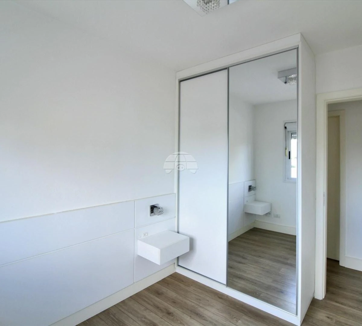 Balcony with a grill in a 2-bedroom apartment, 72 m² — photo 15