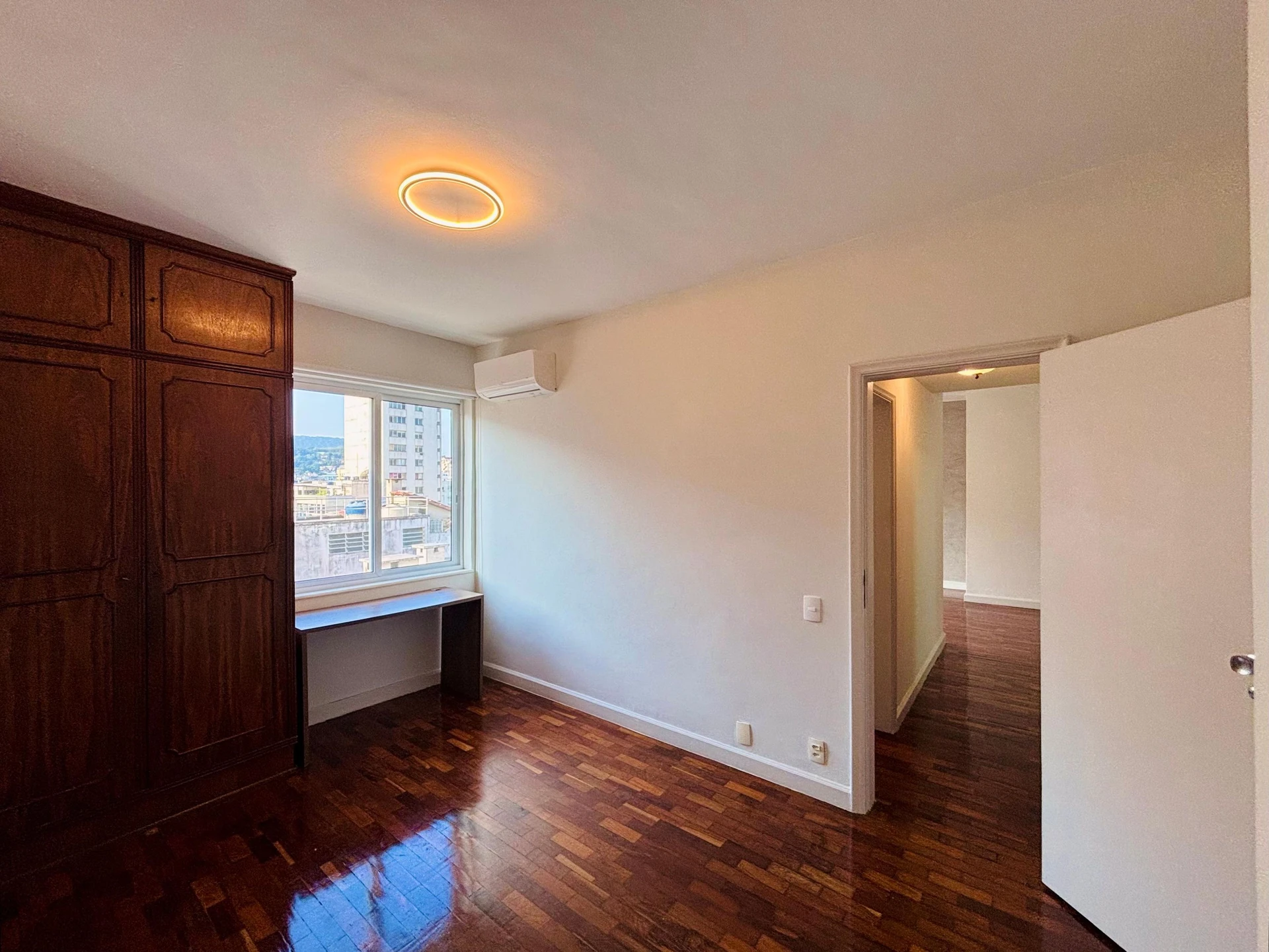 2-bedroom apartment with a mountain view in Rio de Janeiro — photo 17