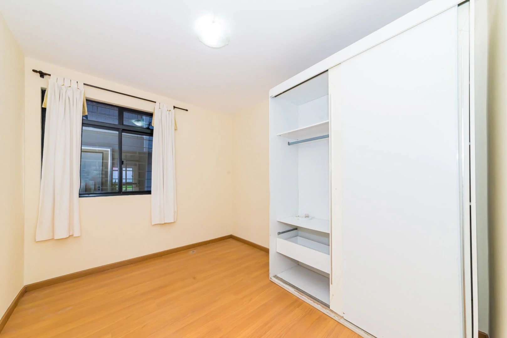 Apartamento com piso de madeira ou laminado, Cabral — photo 10