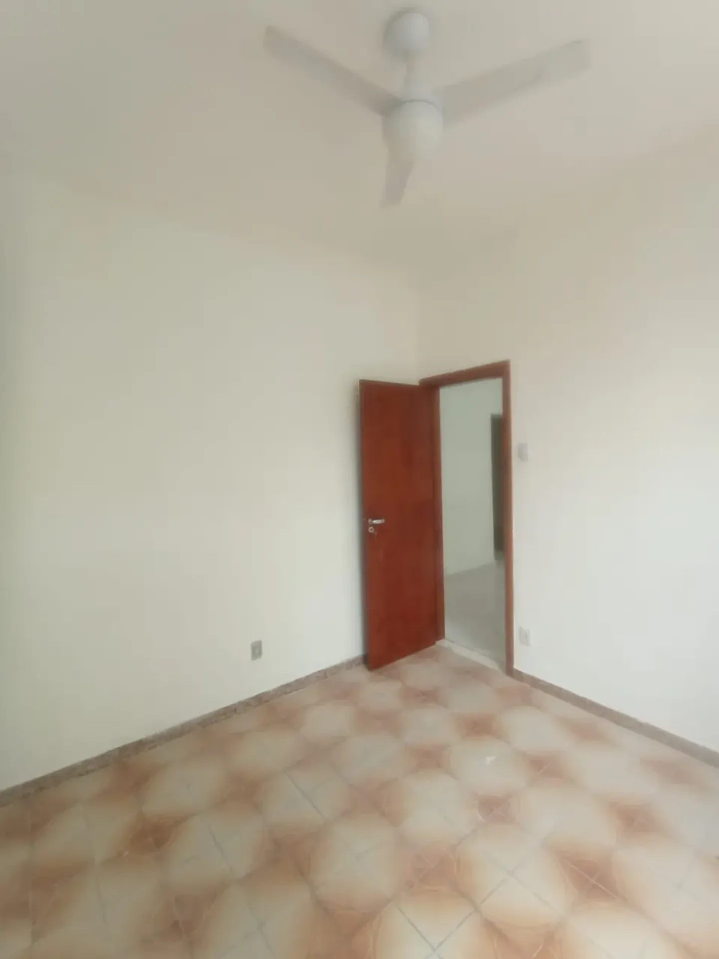 Casa de vila com 2 quartos e banheiro com box de vidro — photo 32