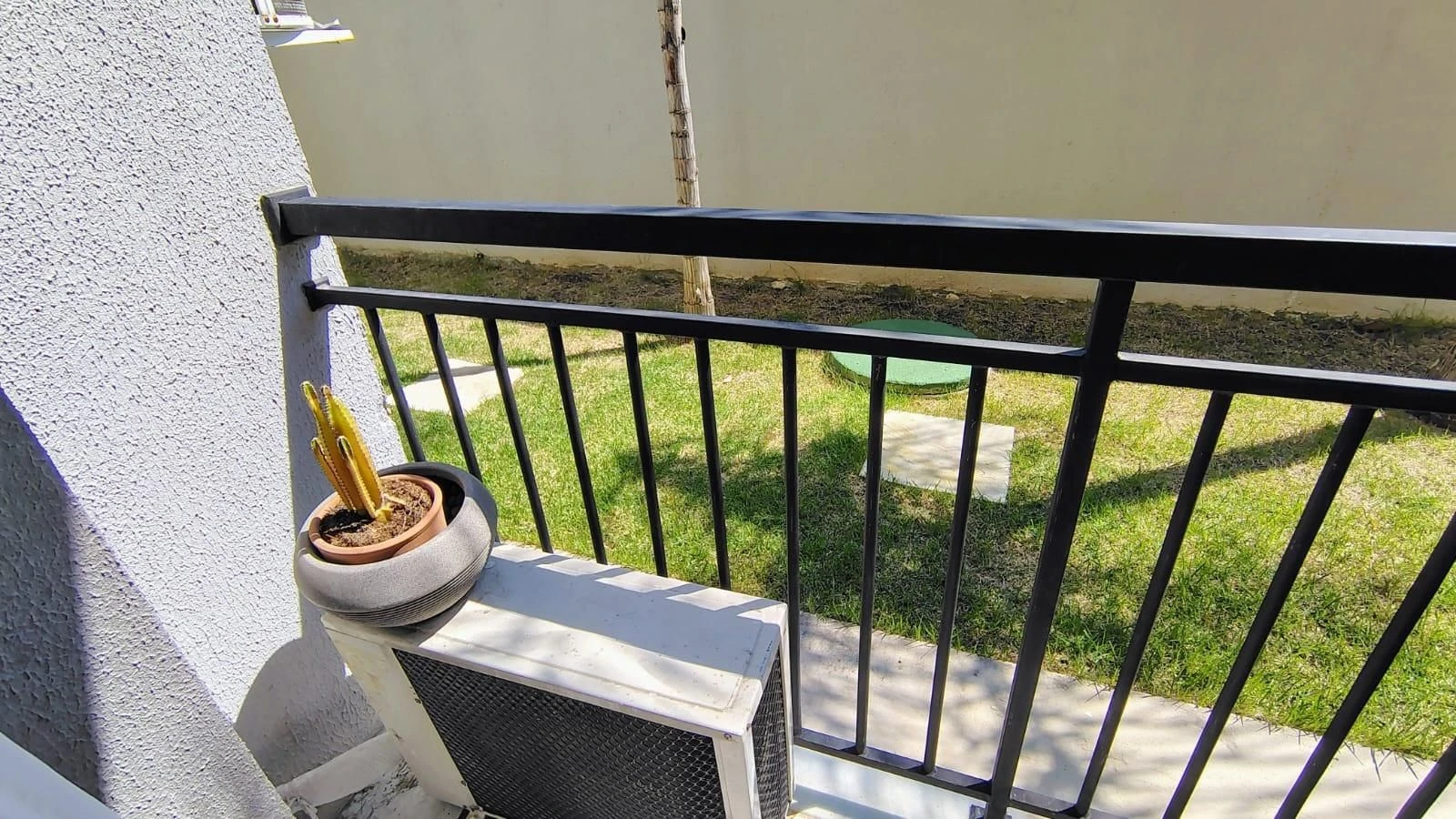 Furnished apartment, 50 m², with a grill on the balcony — photo 37