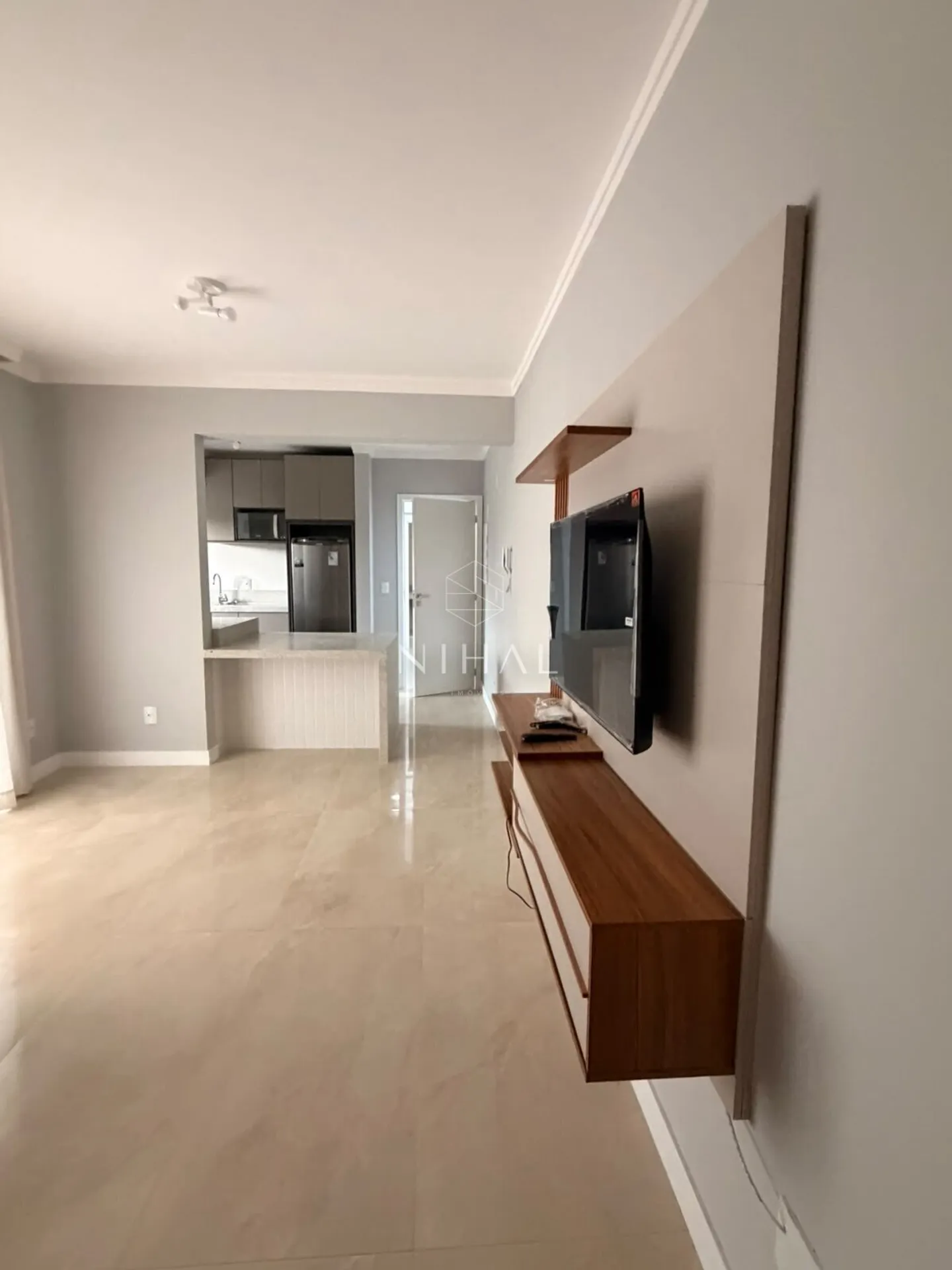 2-bedroom apartment in a building with a gym — photo 13