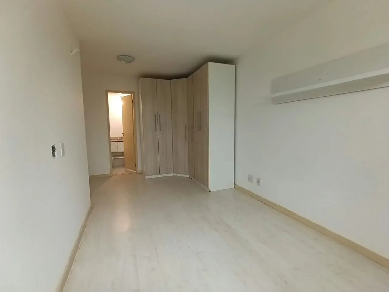 2-bedroom apartment in a building with a gym — photo 3