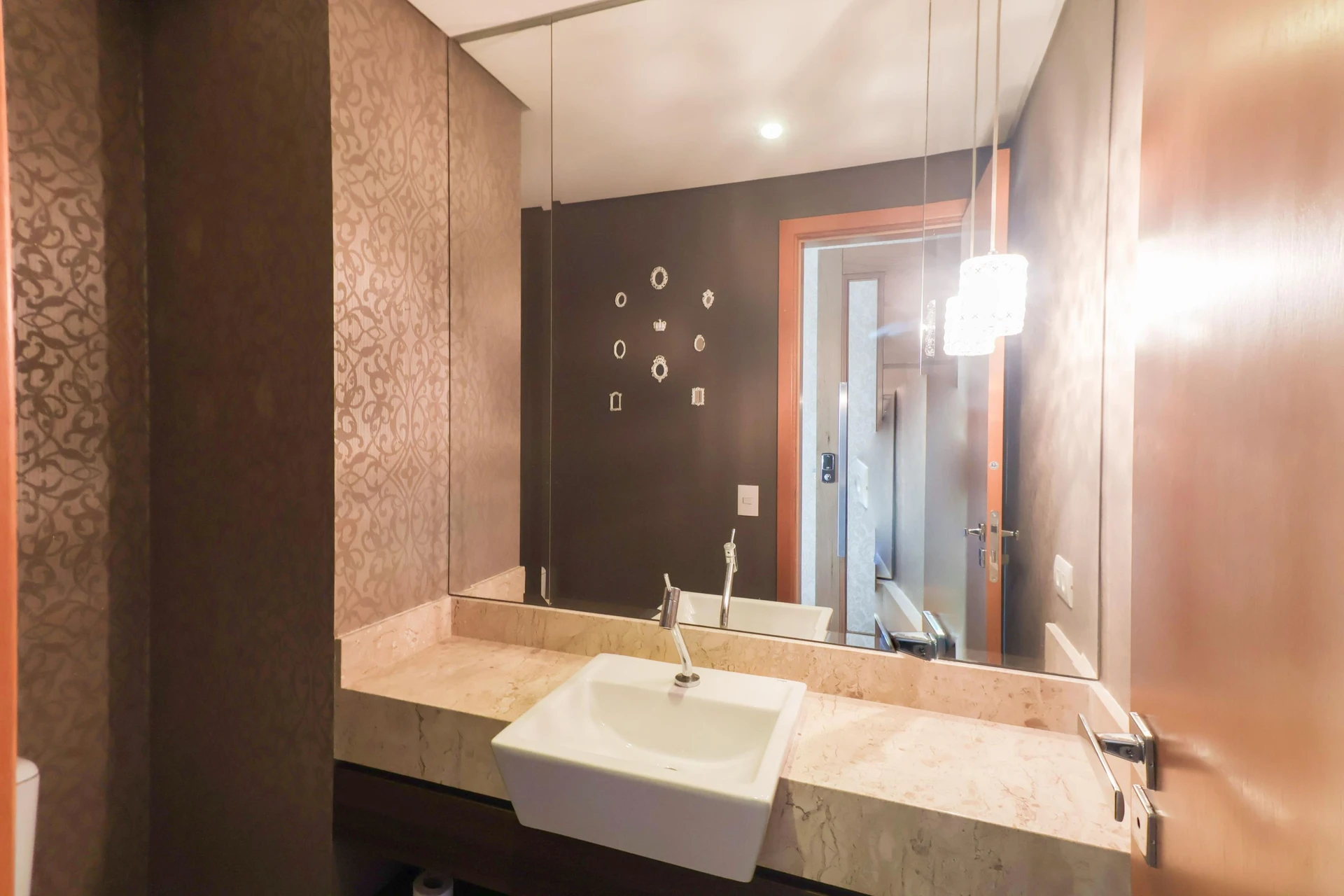 Furnished apartment, 266 m², with a bathtub — photo 49