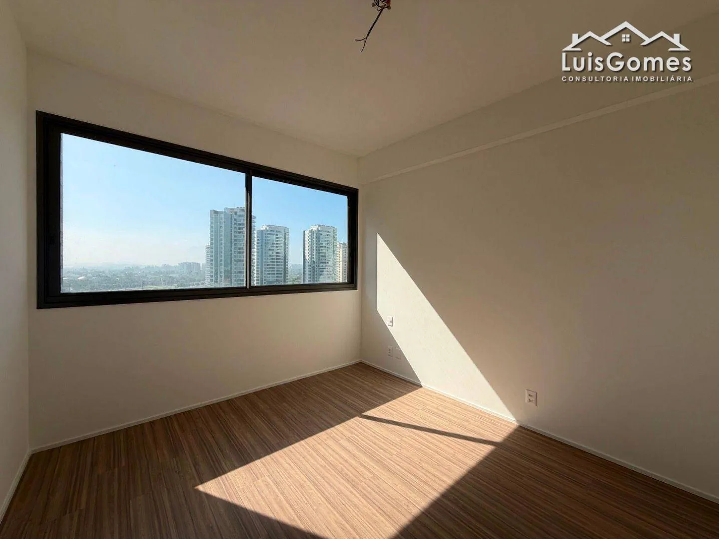 Apartment with 4 suites and a balcony view — photo 22