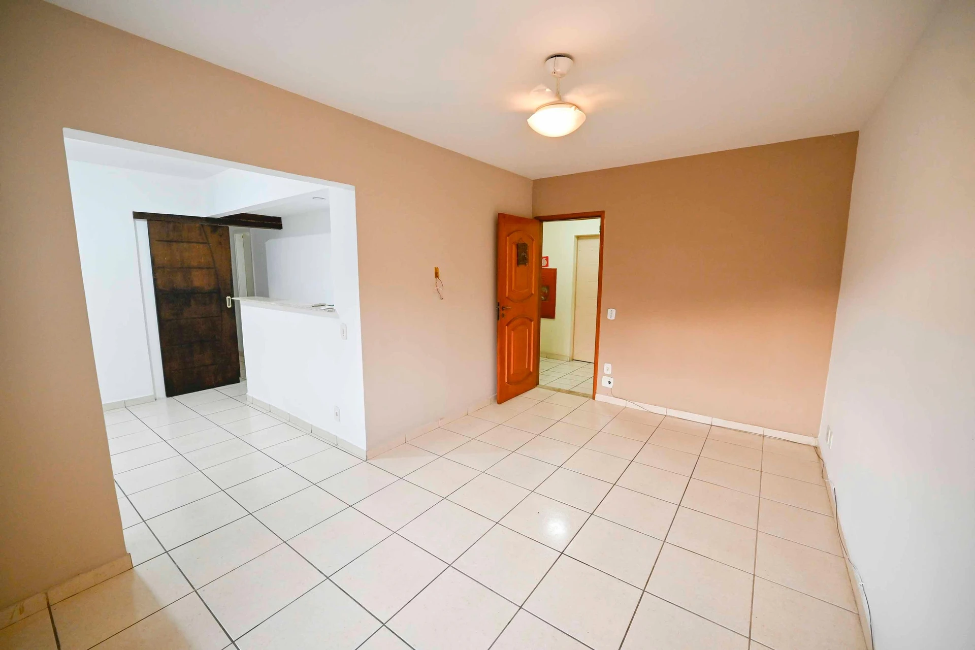 Mountain view in a 2-bedroom apartment, 72 m² — photo 8