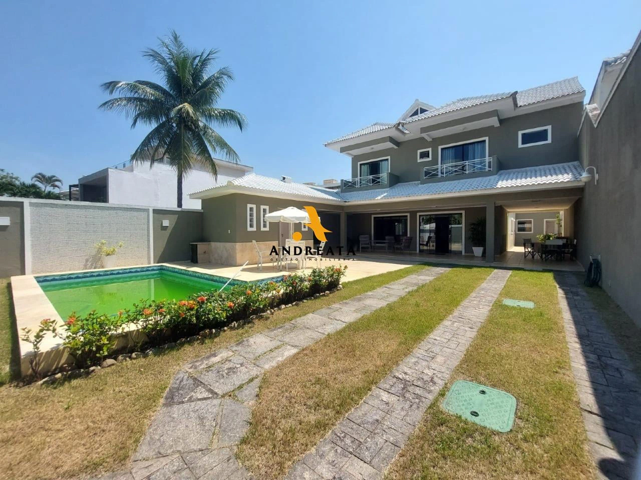 425 m² house with a private pool and a bathtub — photo 3
