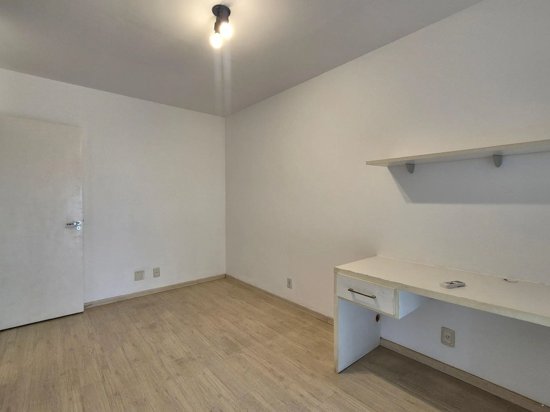 4-bedroom apartment with 3 bathrooms and a balcony — photo 8