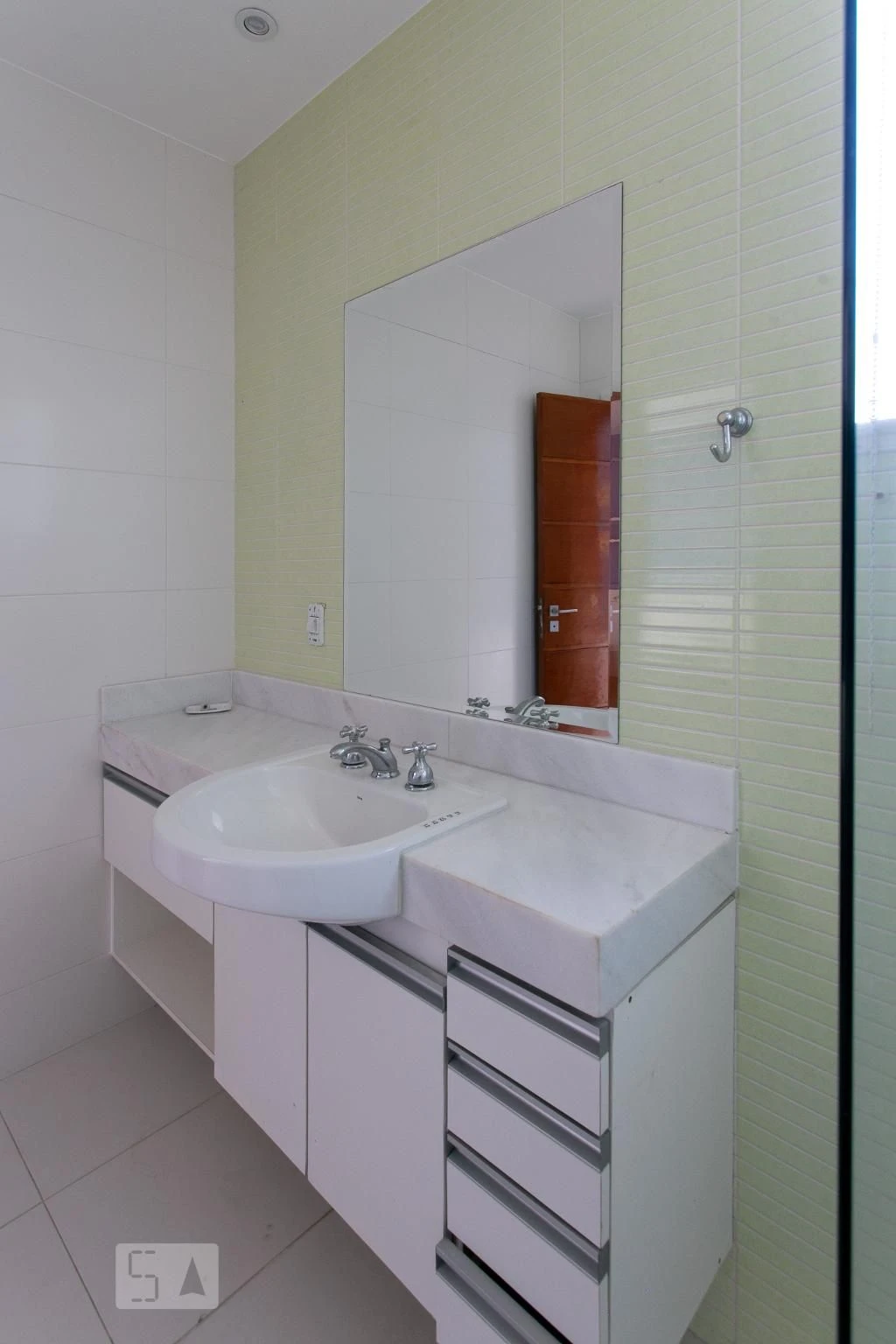 Unfurnished house with 5 en-suite bedrooms and private garden — photo 82
