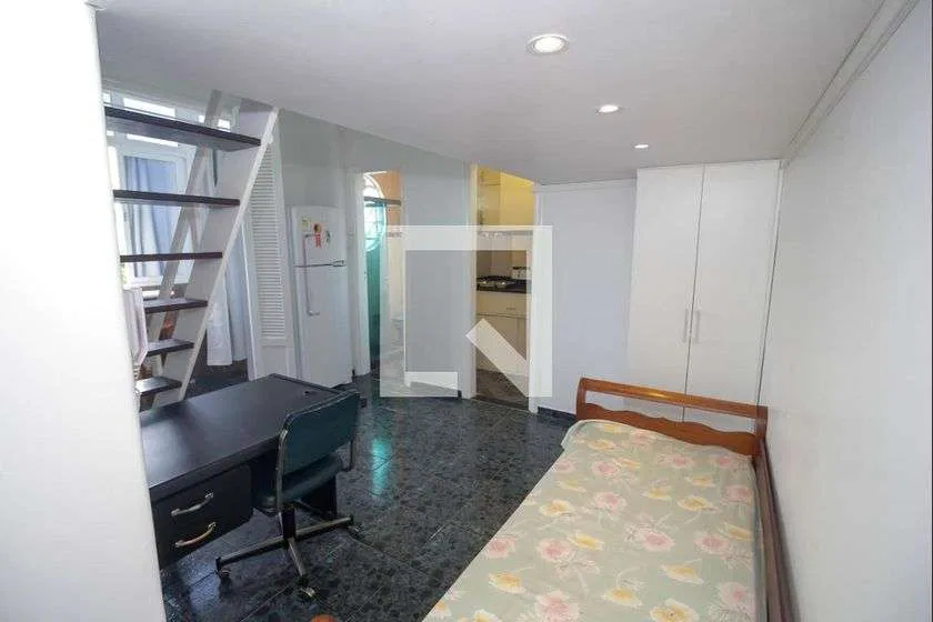 Studio mobiliado, 23 m², com espaço de home office