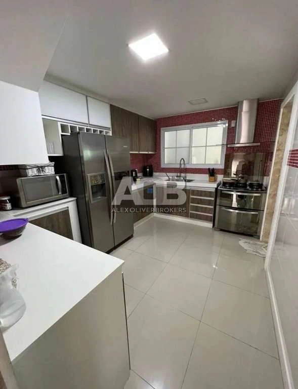 Furnished triplex house with 260 m² and private BBQ area — photo 16