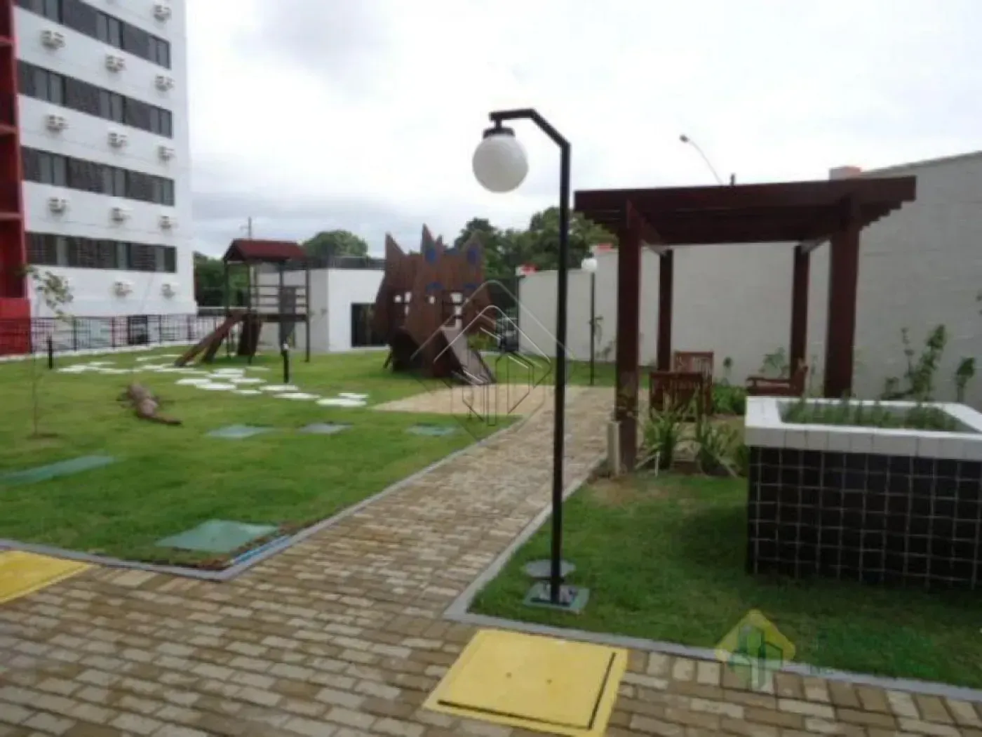 Apartamento de 2 quartos em condomínio com piscina — photo 10