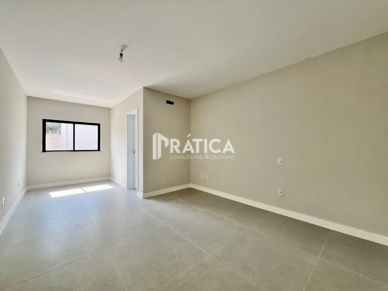 Casa padrão sem mobília com 4 quartos e 5 banheiros — photo 19