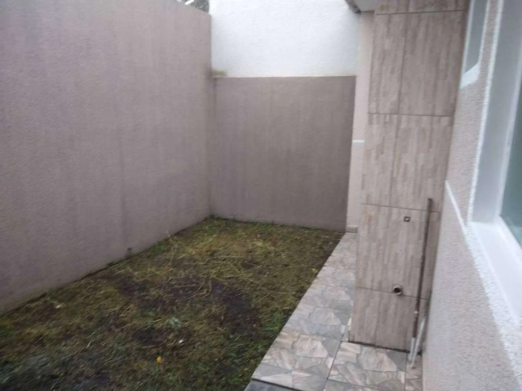 Unfurnished house with 4 bedrooms and 4 parking spaces — photo 8
